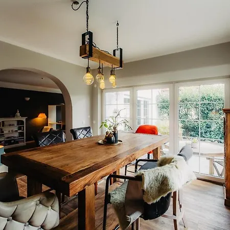 Naehe Messe, Flughafen Bmw & Porsche Villa