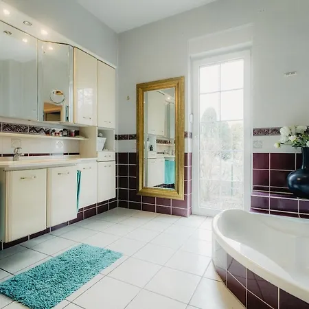 Villa Naehe Messe, Flughafen Bmw & Porsche *