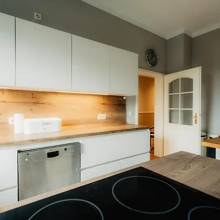 Naehe Messe, Flughafen Bmw & Porsche *