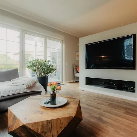 Naehe Messe, Flughafen Bmw & Porsche Villa